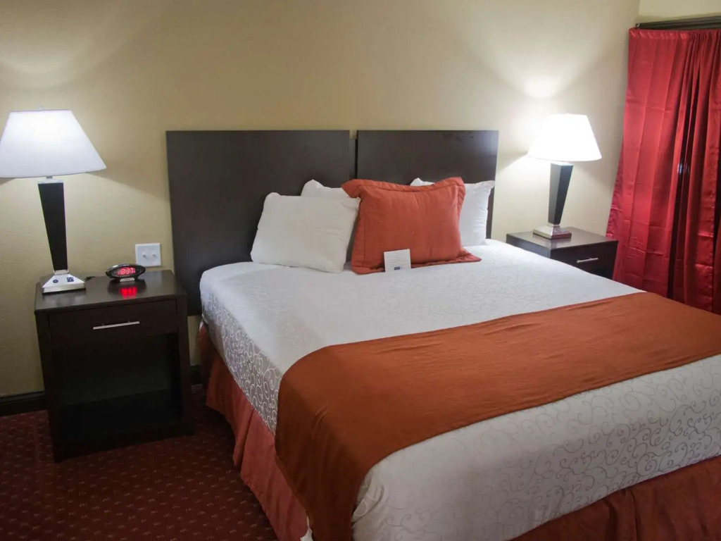 Best Western Cantebury Inn & Suites