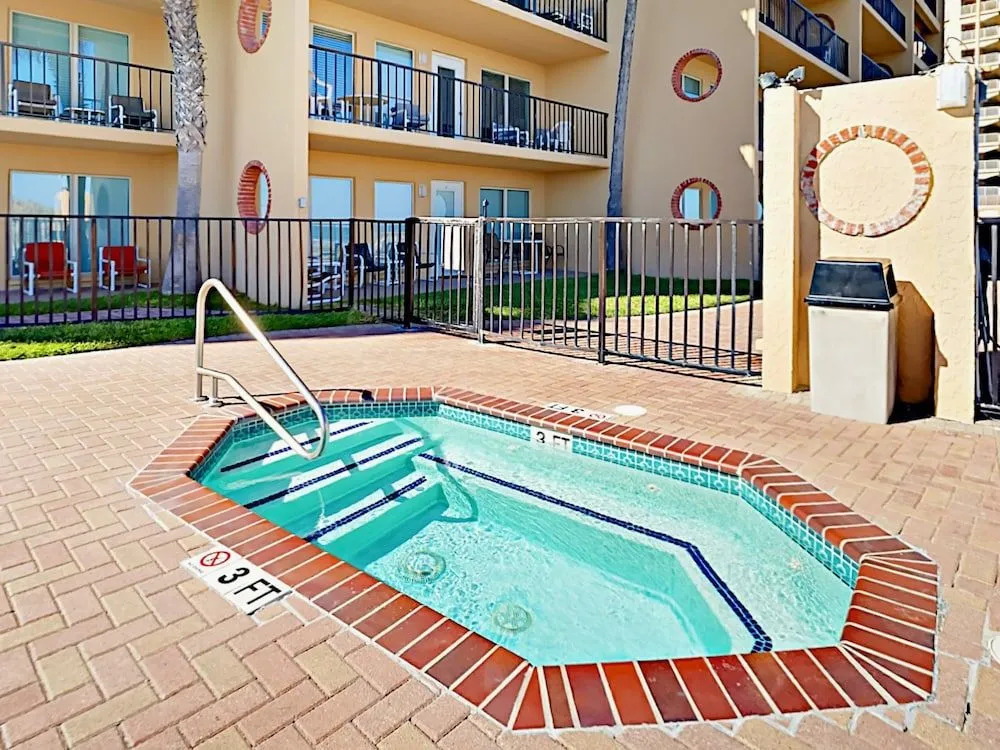 4400 Gulf Blvd Condo Unit 402