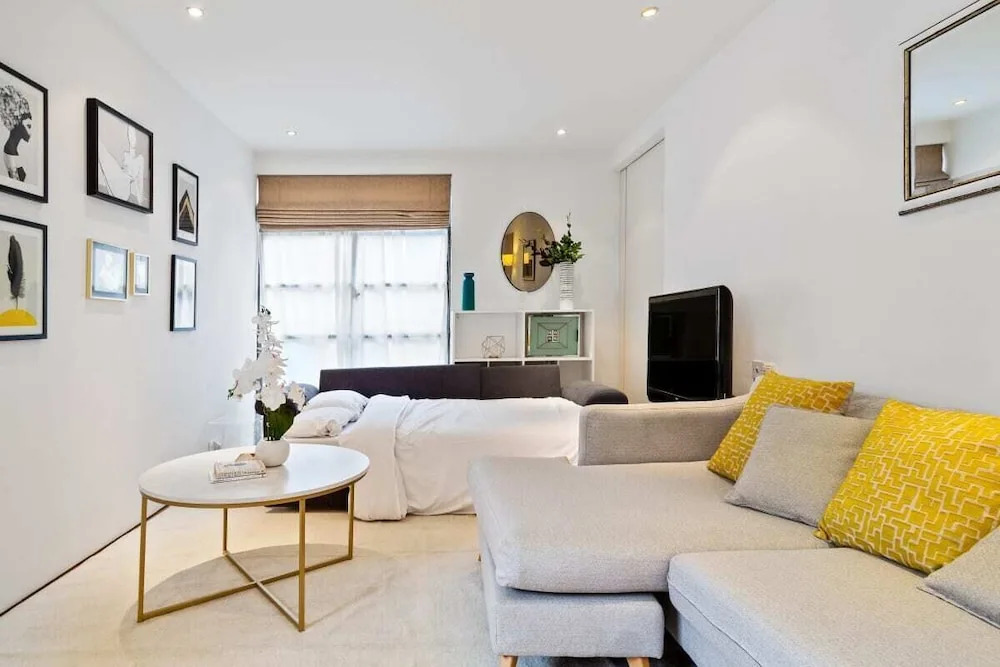 Beautiful 2bdr/2bath Apt in Mayfair, 3mins to Tube