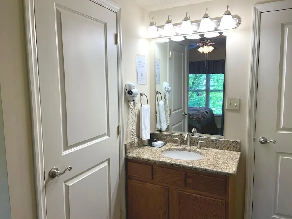 Cedar Lodge 202