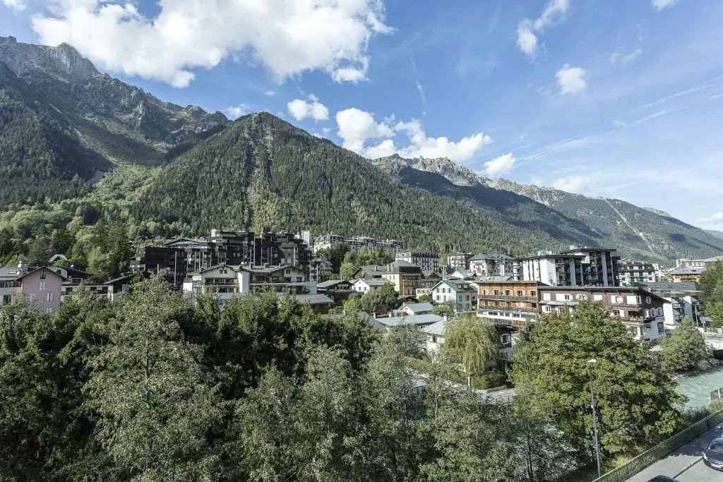 Apartment Forclaz 4B - Alpes Travel - Central Chamonix - Sleeps 4