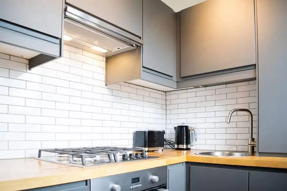 Modern 1 Bedroom Top Floor Flat in West London