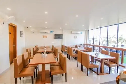 FabHotel Luxe Stayz 39