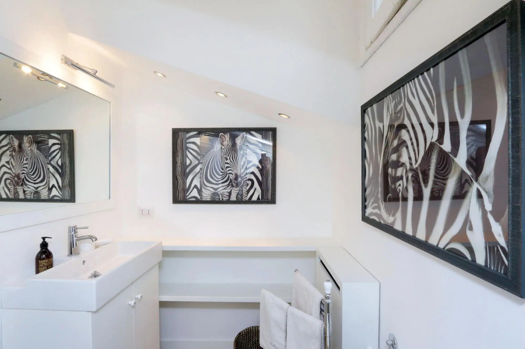 La Camelia an Elegant and Extravagant 2 Bedroom Apartment