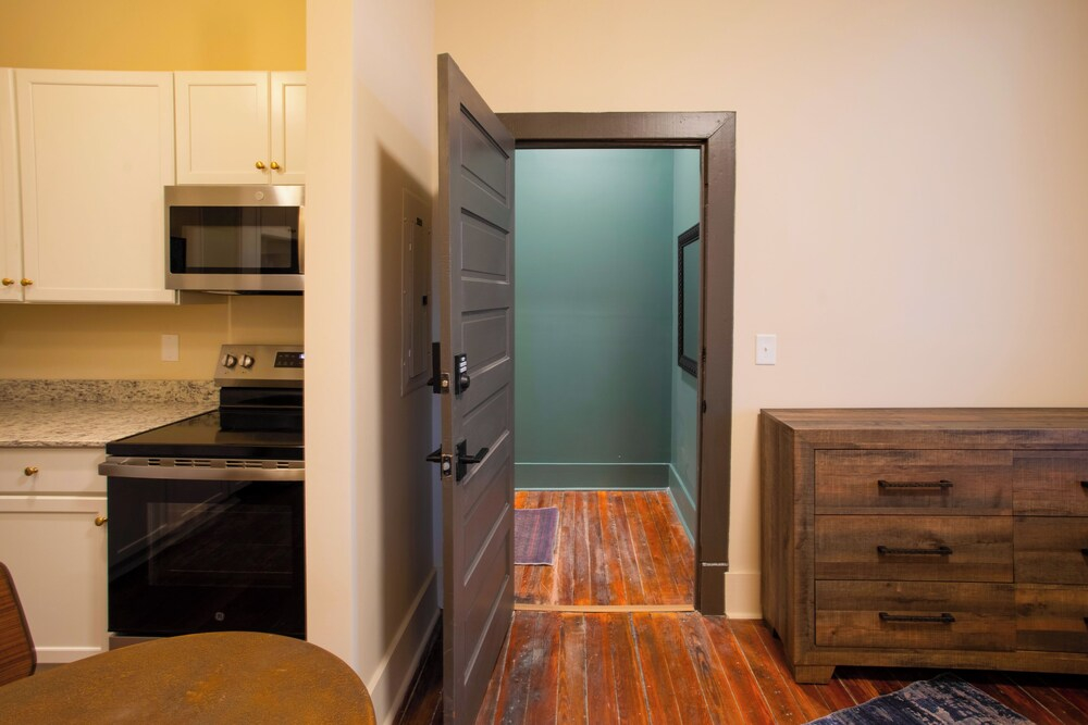 I-95 & I-20 Stopover: Walkable Florence Condo