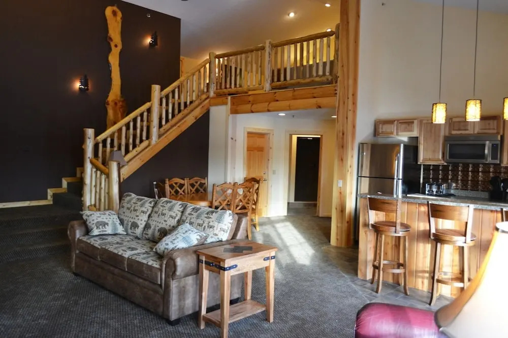 Crooked River Lodge