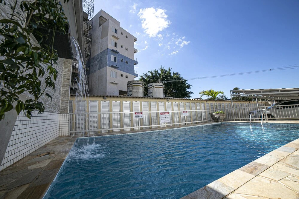 Apto 22E ar condicionado e ventilador, 2 quartos, churrasqueira, elevador e piscina