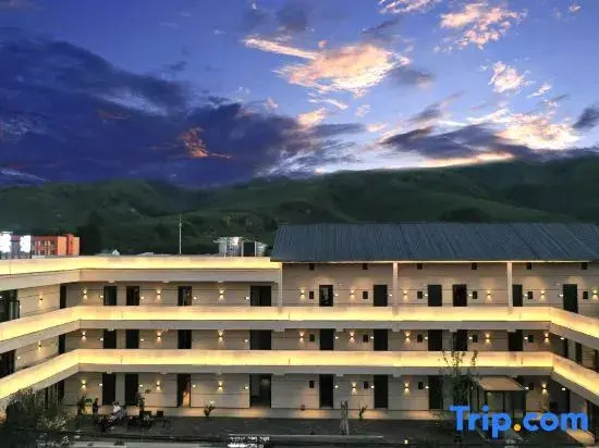 Yunyin Design | Panoramic Mountain View | Designer's Courtyard Luxury Boutique Hotel