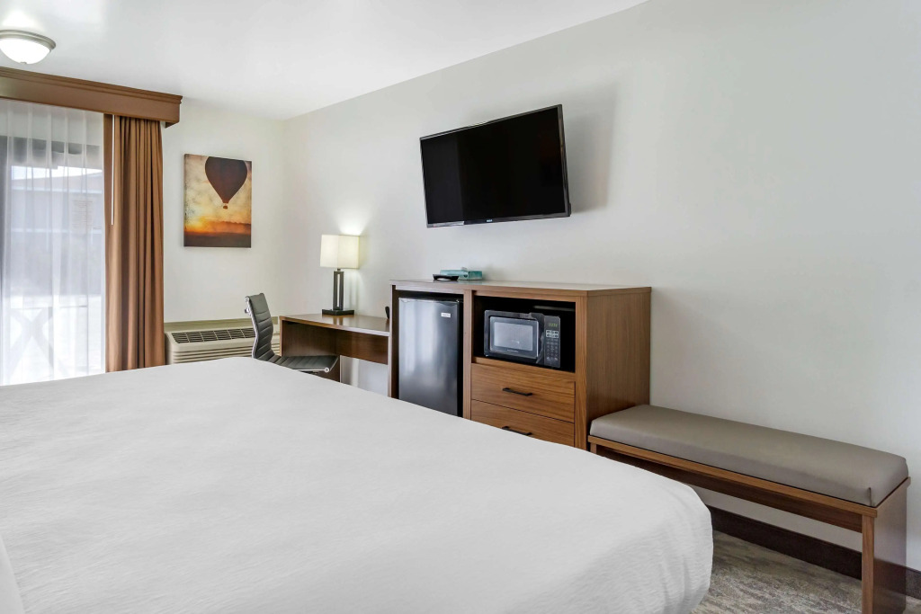 Best Western PLUS Lake Front Hotel