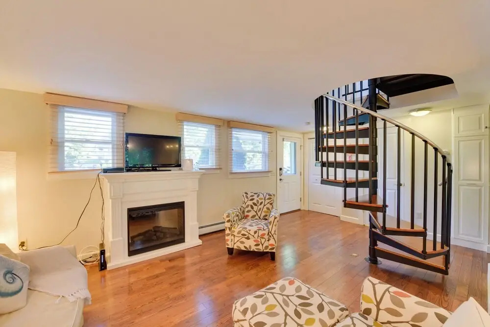 Shop, Dine, Explore Commercial St! Coastal Retreat