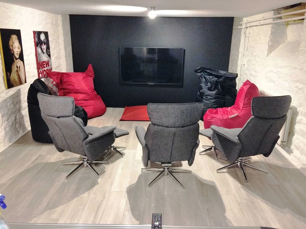 Luxurious Holiday Home in Courtil with Hot Tub