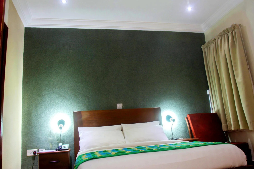 Mahogany Lodge, Cantonments