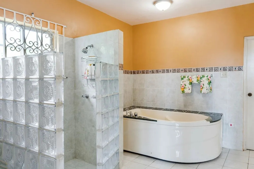 YanceyLargo-6BR Two-Story Estate w/Mountain Views by RedAwning