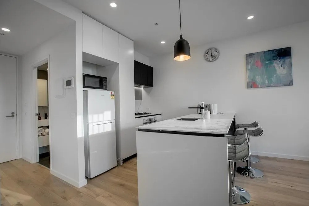 Brand New APT with Sea Views in Heart of St Kilda