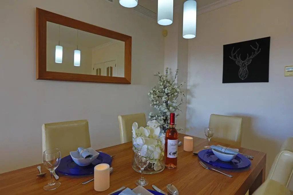 R25 Modern bright 2 bedroom apartment