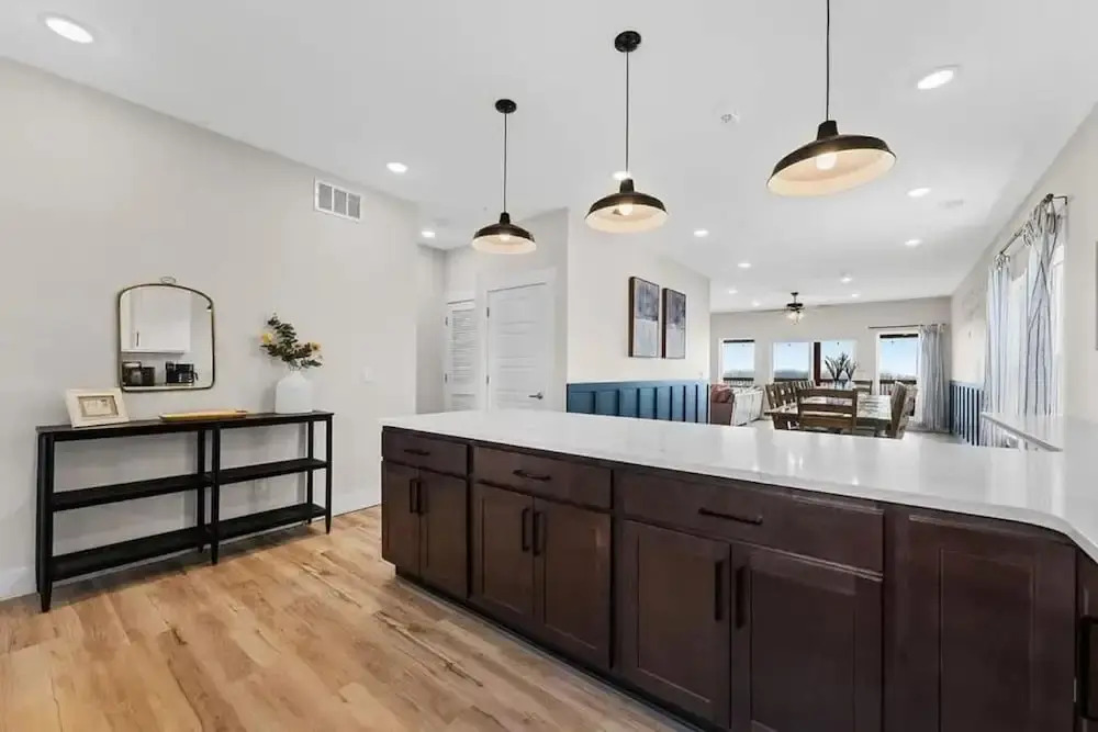 Modern Getaway w Hot Tub Arcade Stunning Views