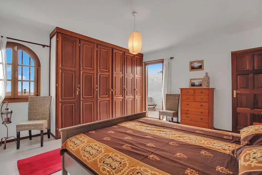 Villa with pool overlooking the Atlantic Ocean and Parque Holandes