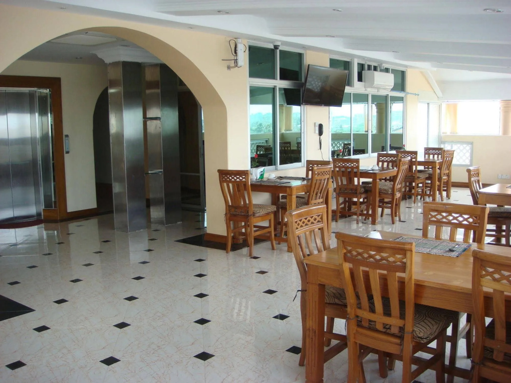 Grand Laurel Hotel