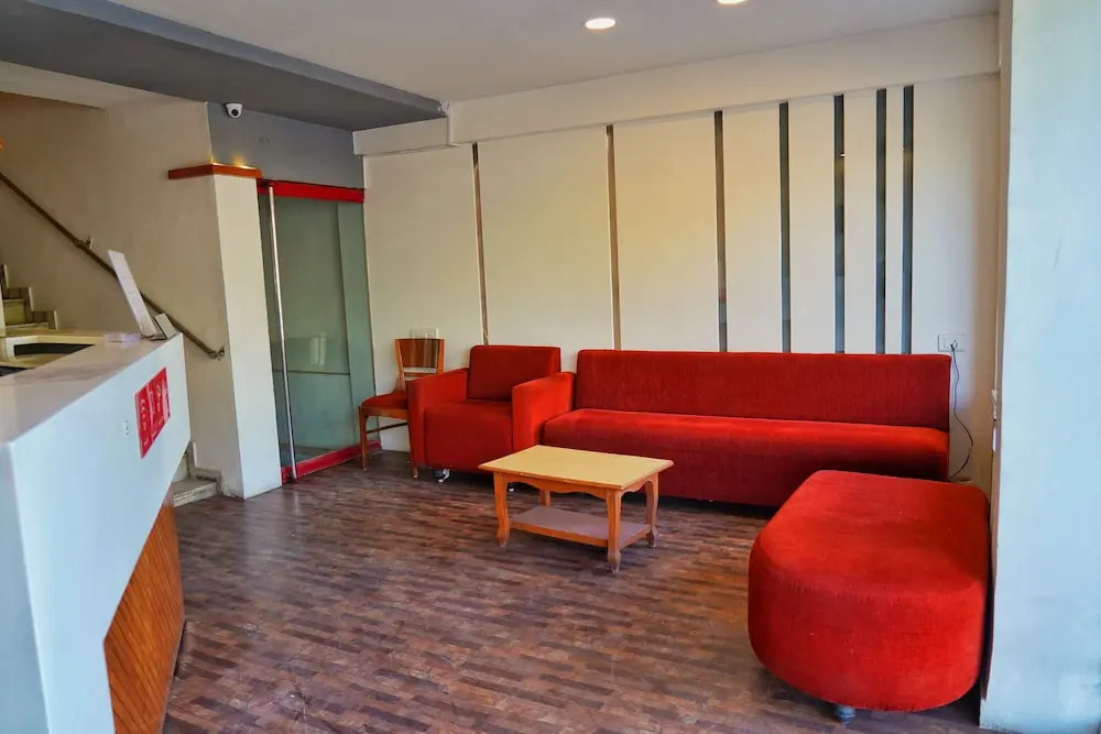 Oyo Flagship 36844 Riverfront