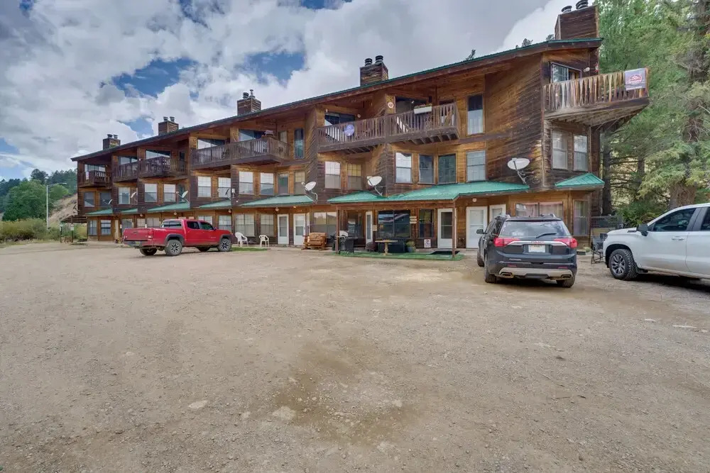 Ski Slope & Mtn Views: Waterfront Red River Studio