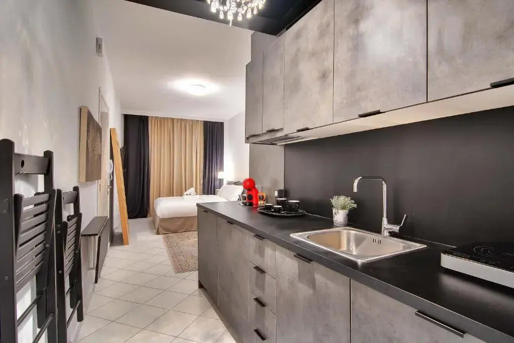 ALL SEASONS Luxury Suites1