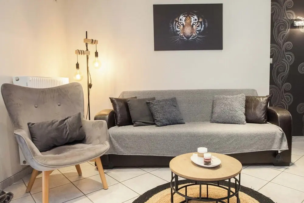Elegant Spacious 2 Bd Apt in Petralona
