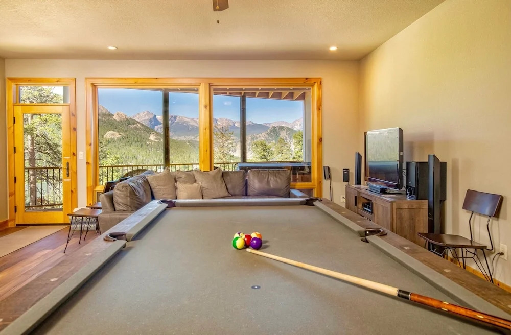 Serenity Luxury Vacation At Windcliff 3 Bedroom Home by RedAwning