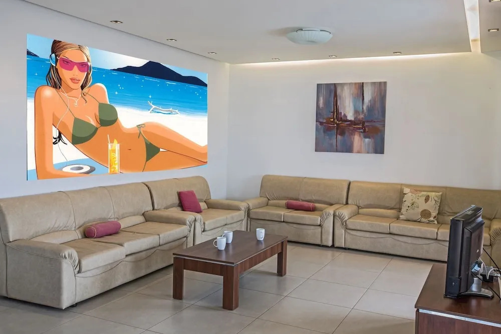 Celebrity Villa Scotty T I3