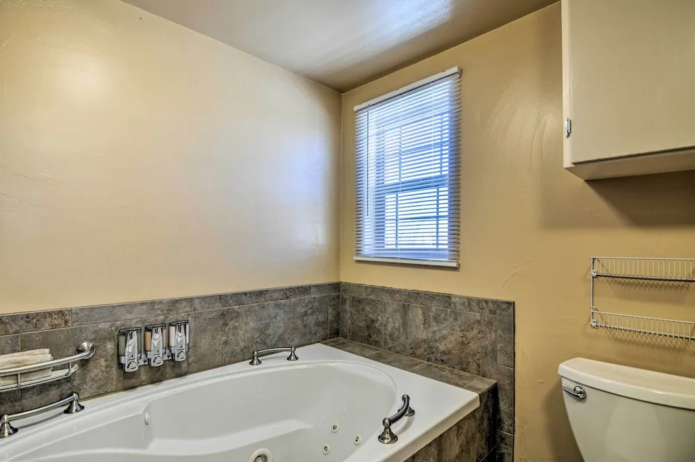 Cozy Home w/ Canyon Views: 2 Mi to Grand Staircase