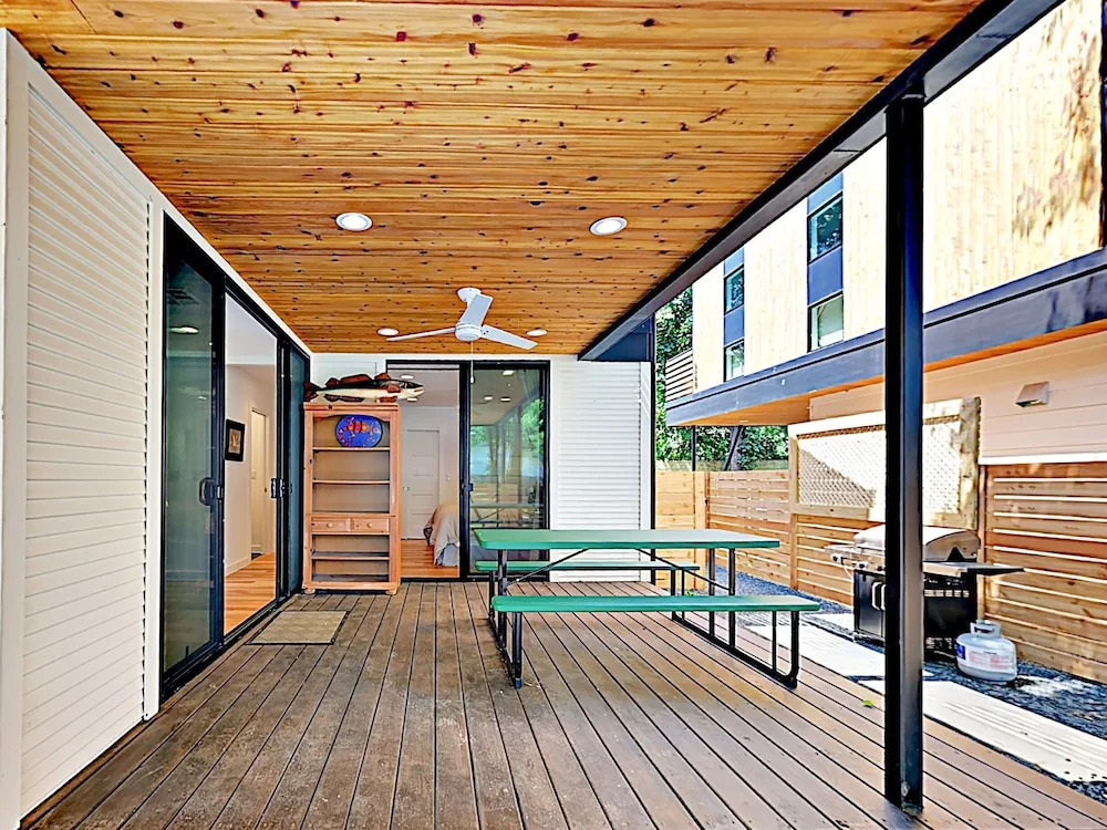 Stylish East Austin - Near Downtown & River 3 Bedroom Home
