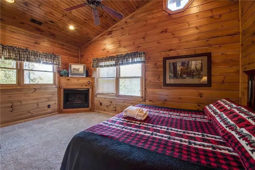 Alpine Nights 3 Bedroom Home with Hot Tub
