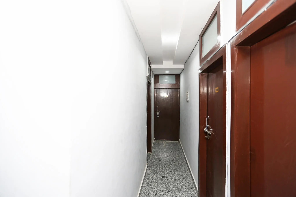 OYO Flagship 19894 Hotel Ayan Guest House