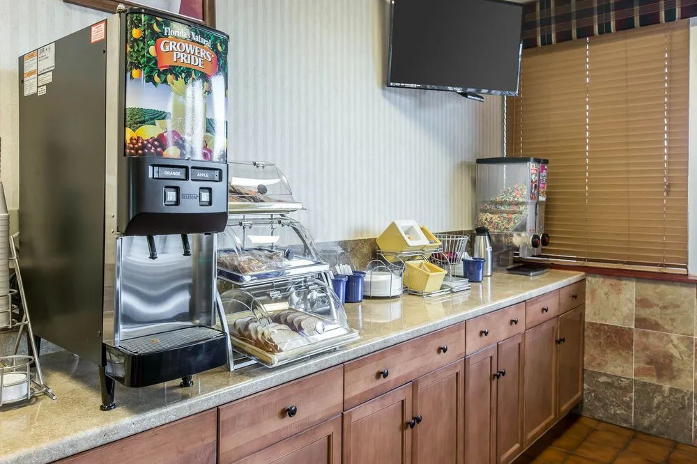 Days Inn Calhoun