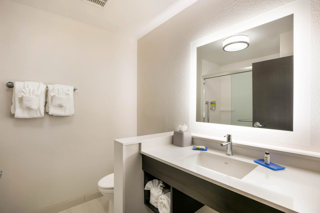 Holiday Inn Express & Suites Jacksonville - Town Center by IHG