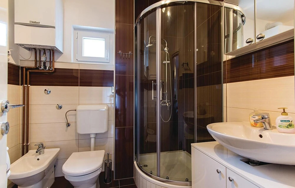 Amazing Home in Pjescana Uvala with Hot Tub, WiFi & 2 Bedrooms
