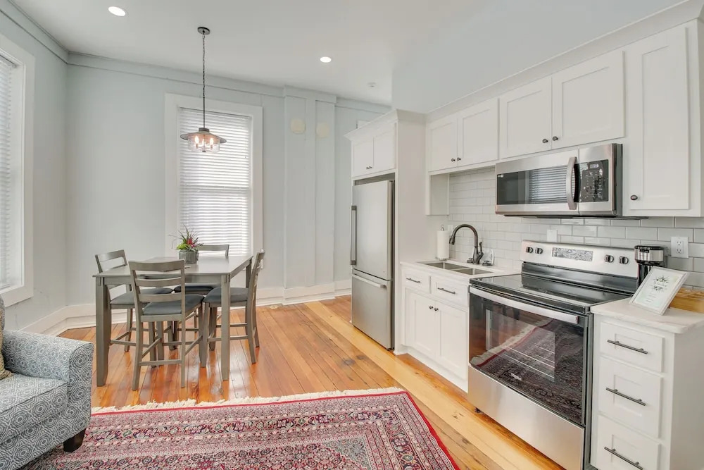 Modern Downtown Hot Springs Vacation Rental!