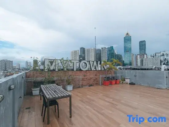 RedDoorz Premium at MyTown New York