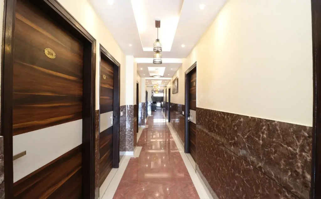 Hotel V2v by OYO Rooms