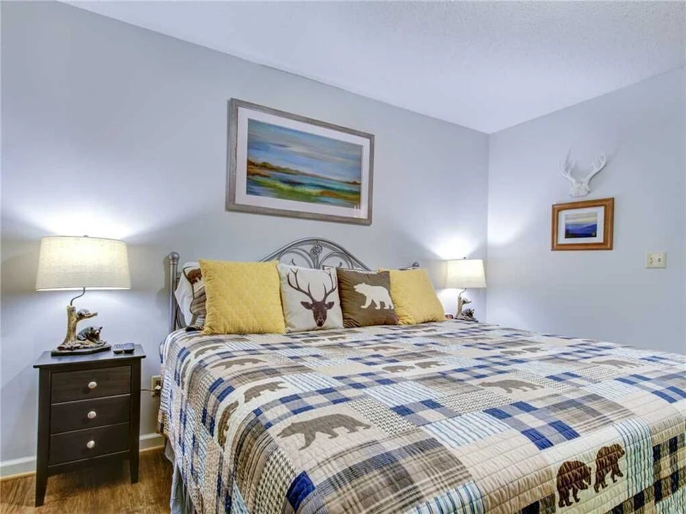 Eagles Nest II - Two Bedroom Cabin