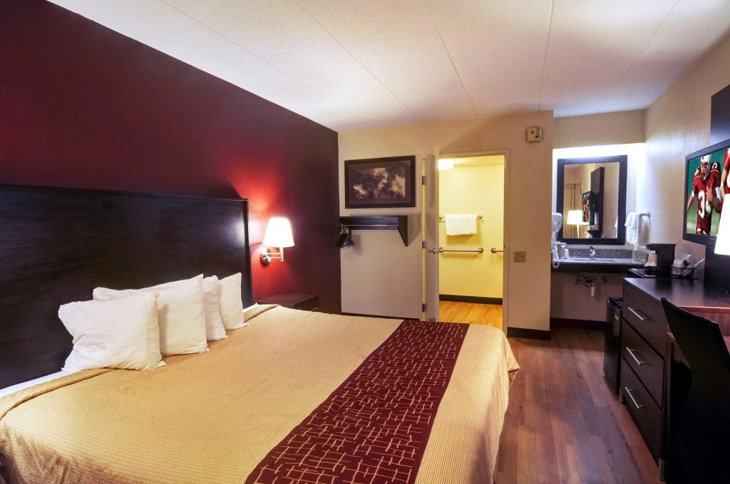 American Inn & Suites Bishop Airport Flint