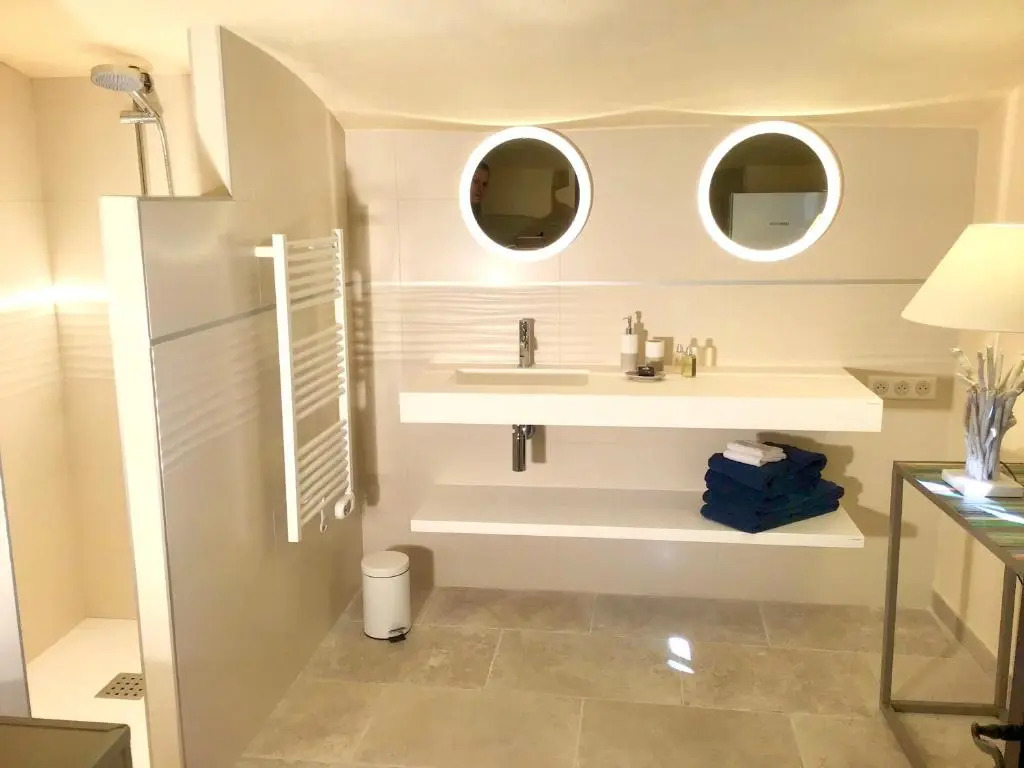 La Tour des Beaumes à GORDES avec Piscine Privée -