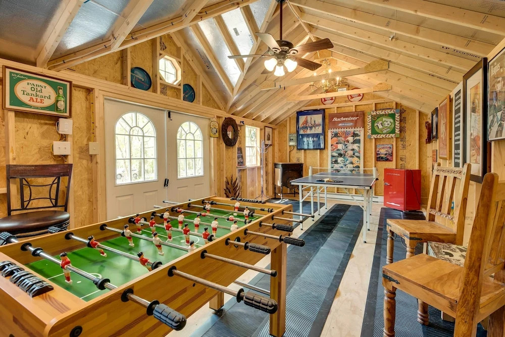 Albrightsville Family Hideaway w/ Private Hot Tub!