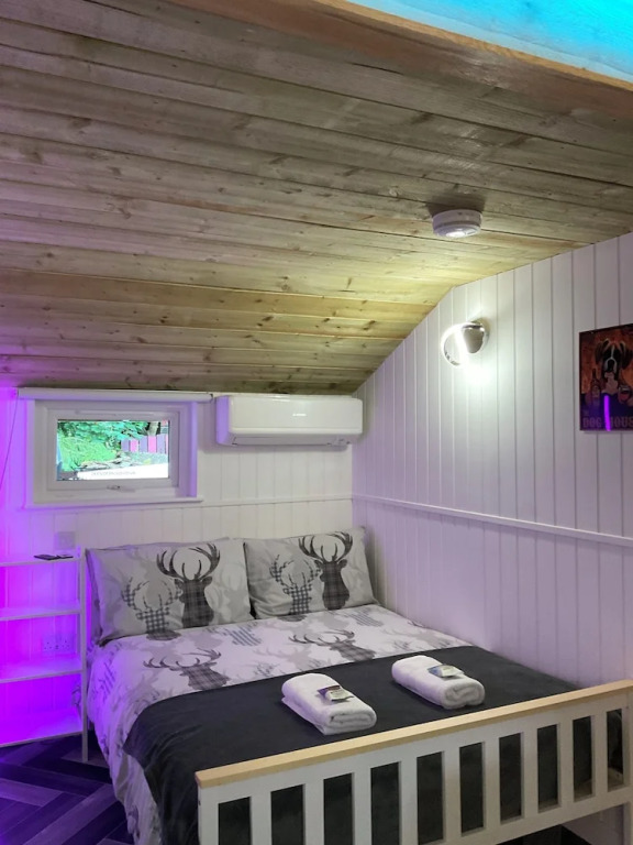 Royal Snug & Wee Snug Cabins