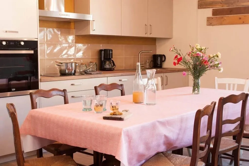 3 Bedroom Apartment 6 to 8 People 4 at the Foot of Kaysersberg Town Center