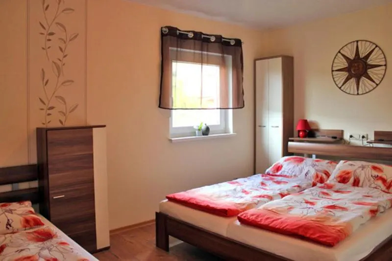 kleines Ferienhaus am Feldrand