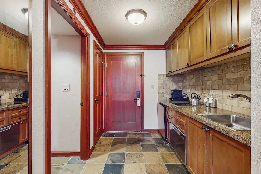 2BR Condo w/ Pool Access, Hot Tub, & ski In/out