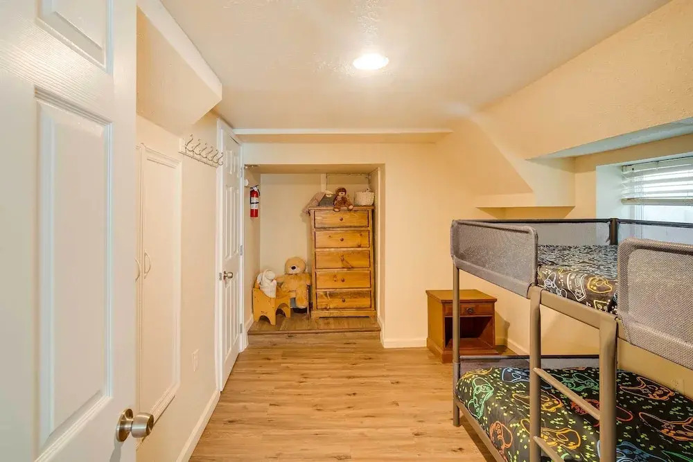 Cozy Crestline Getaway ~ 2 Mi to Lake Gregory