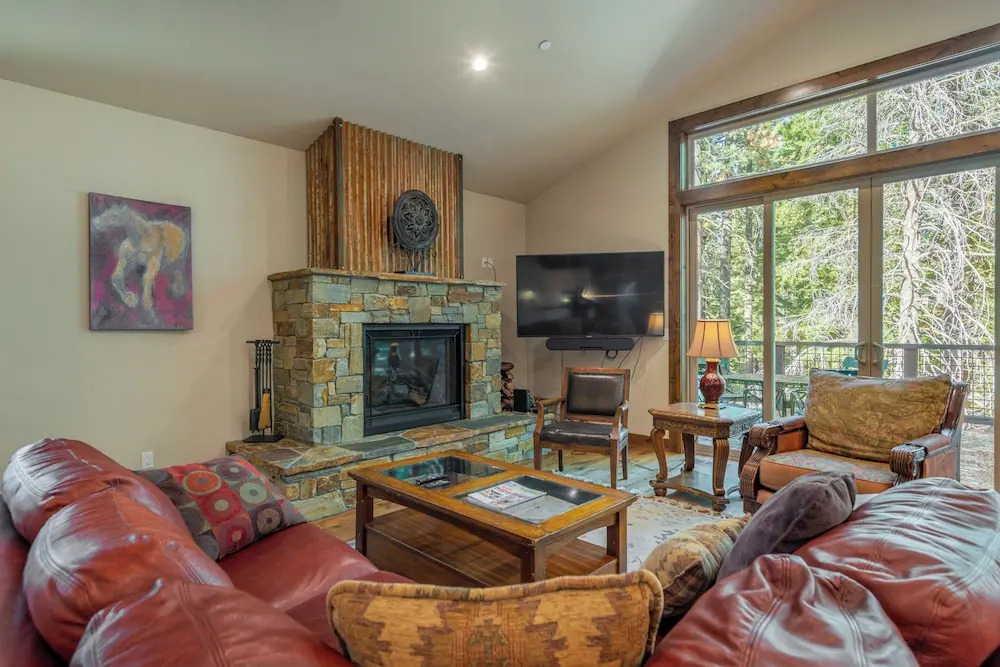 4BR Home w/ 2 Decks, Near Lake & Ski Resorts