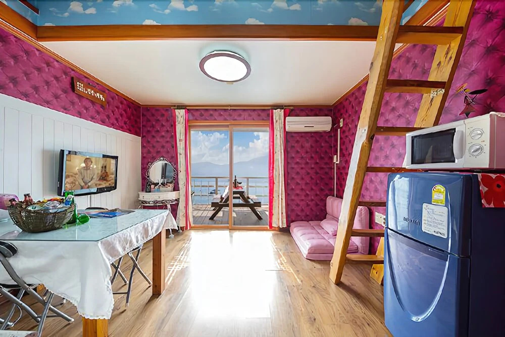 Geoje Beach Love Pension