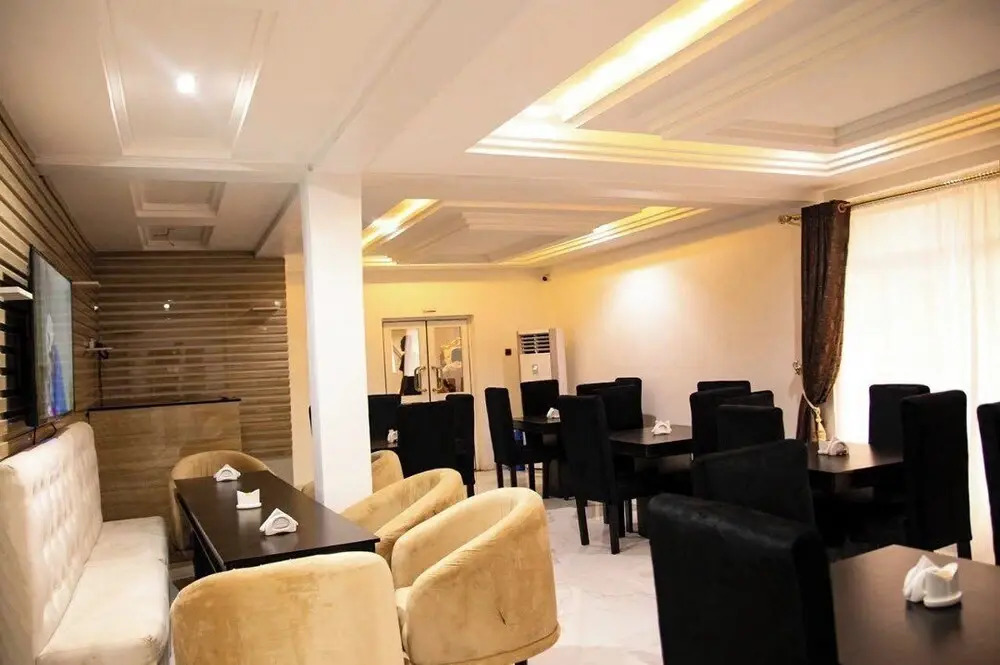 Colonades Hotel